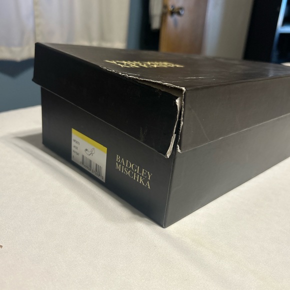 Bagdley Mischka Navy Blue Satin Lacie Pump Size 6M - Picture 8 of 8